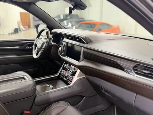 Used 2021 GMC Yukon Denali w/ Denali Premium Package AWD/4WD image 25