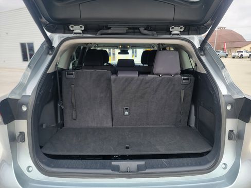 Used 2024 Toyota Highlander LE image 30