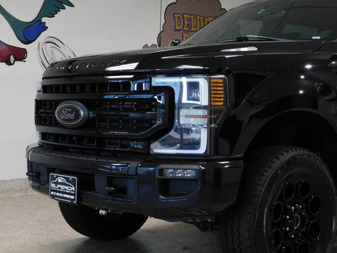 Used 2022 Ford F250 Lariat w/ Black Appearance Pkg image 18