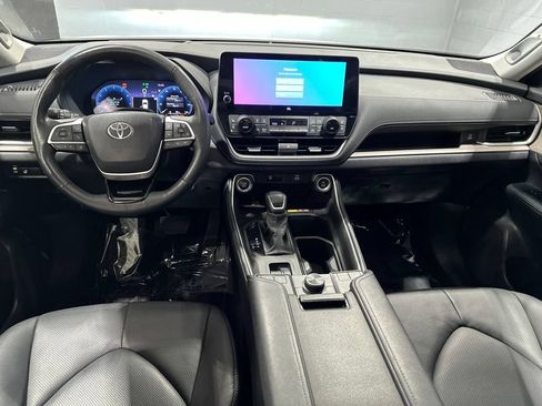 Certified 2025 Toyota Grand Highlander AWD image 8