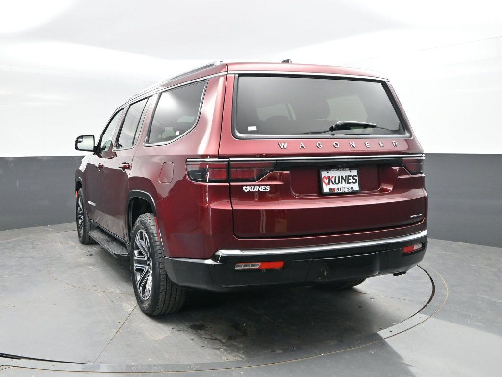Used 2024 Jeep Wagoneer Series II w/ Flexible Seating Group AWD/4WD image 7