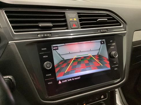 Used 2019 Volkswagen Tiguan SE w/ Panoramic Sunroof Package AWD/4WD image 16