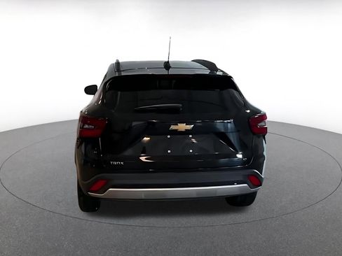 Used 2025 Chevrolet Trax LT w/ LT Convenience Package image 12