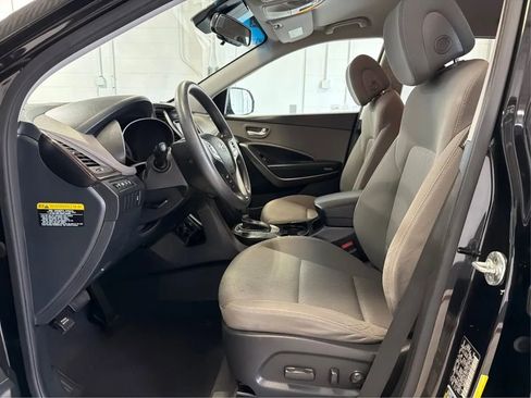 Used 2017 Hyundai Santa Fe SE image 9
