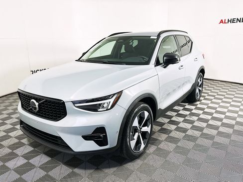 Used 2024 Volvo XC40 B5 Plus w/ Climate Package image 7