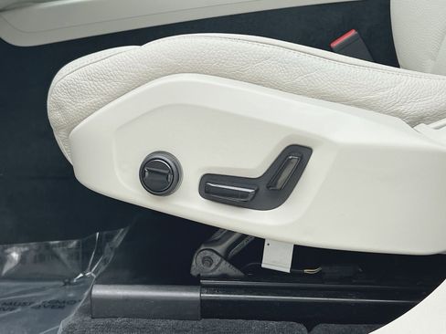 Used 2023 Volvo XC60 B5 Plus image 14