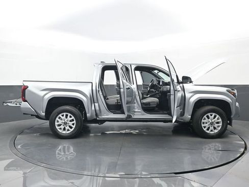 Used 2025 Toyota Tacoma SR5 image 30