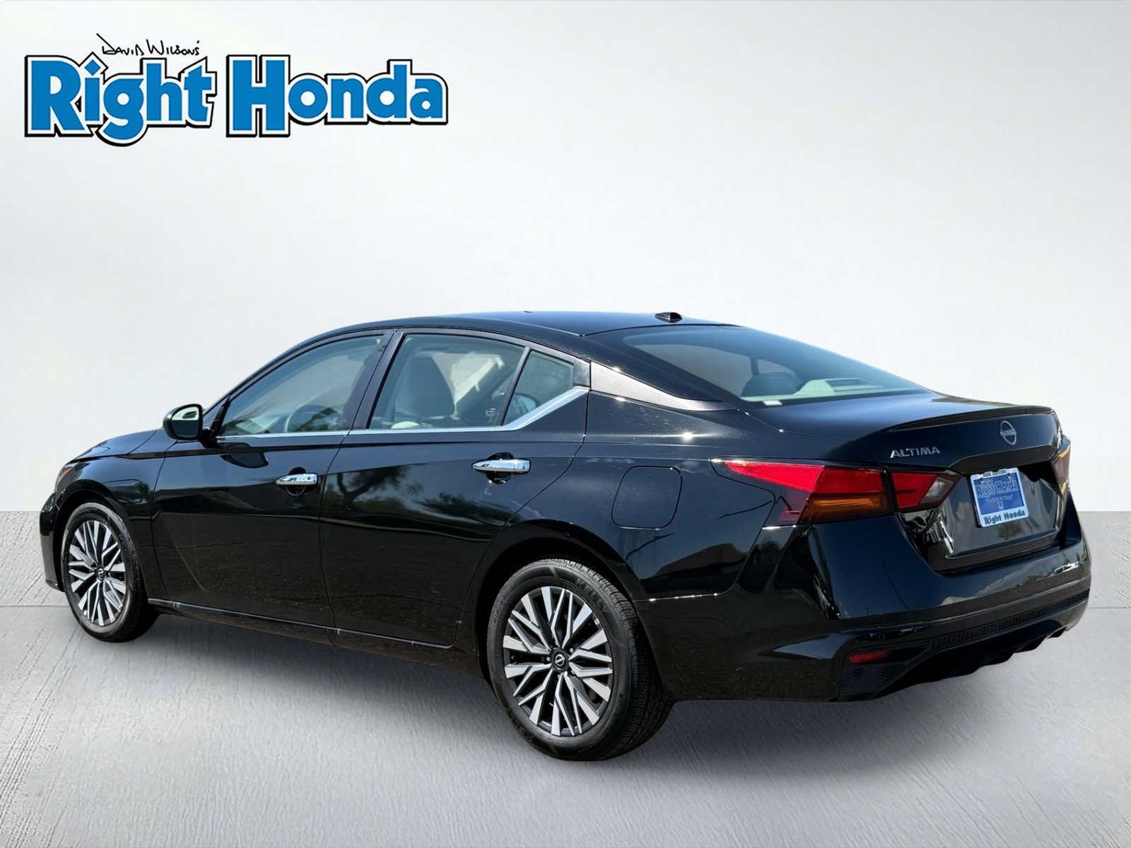 Used 2025 Nissan Altima 2.5 SV FWD image 4