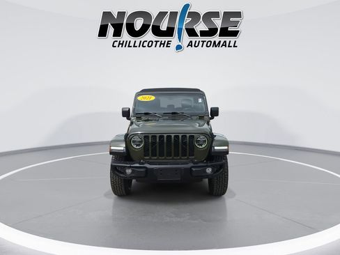Used 2021 Jeep Gladiator Sport AWD/4WD image 3