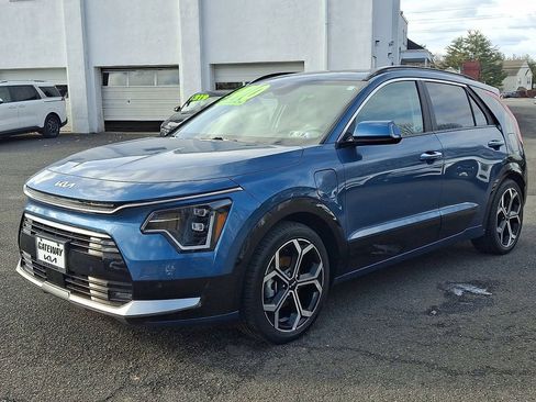 Certified 2024 Kia Niro SX Touring image 3