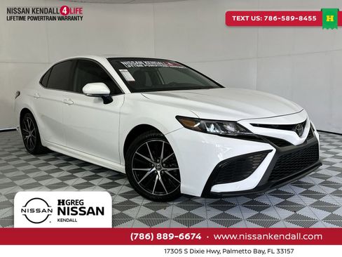 Used 2024 Toyota Camry SE w/ Convenience Package image 1