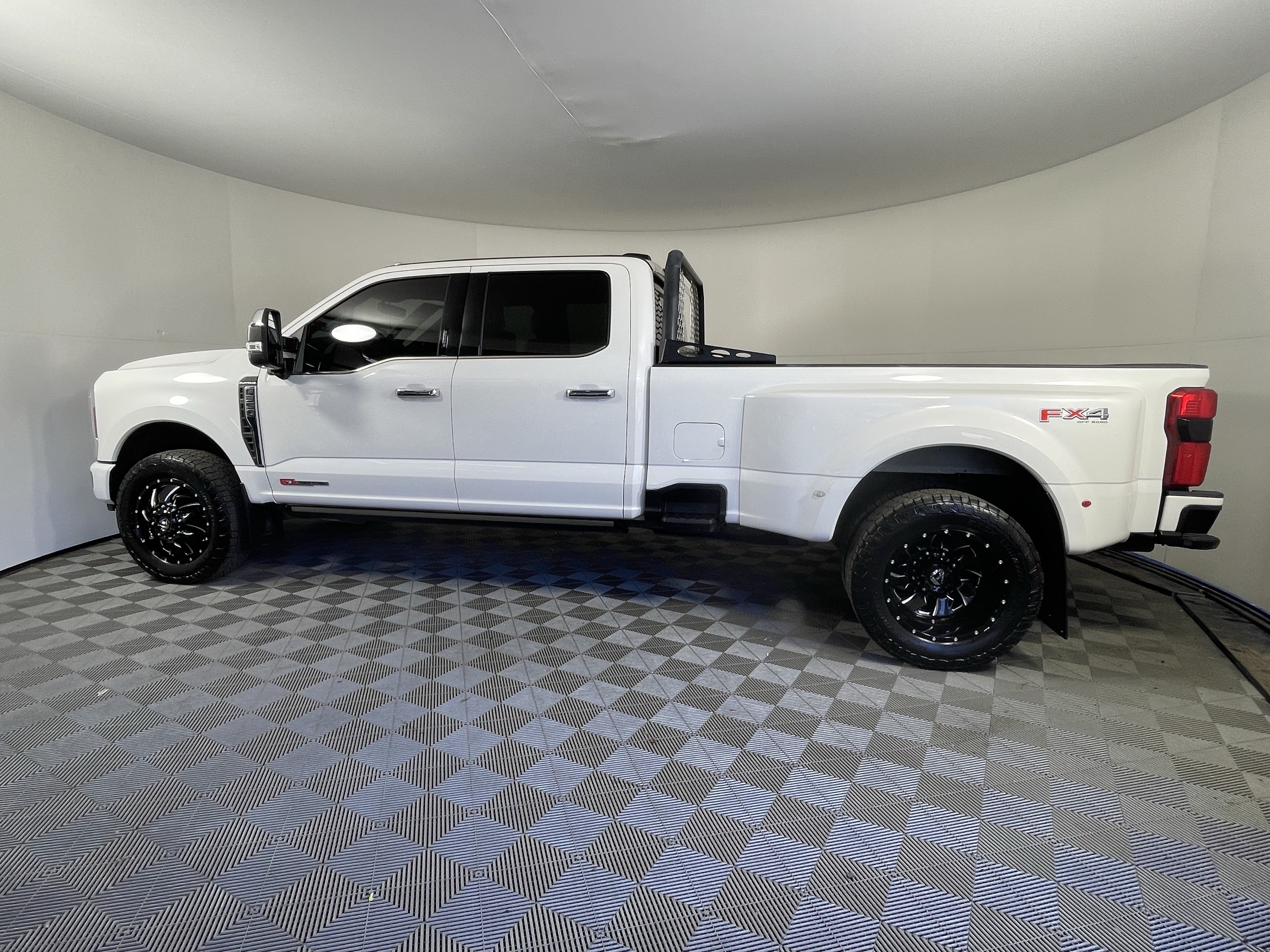 Used 2024 Ford F350 Platinum AWD/4WD image 2