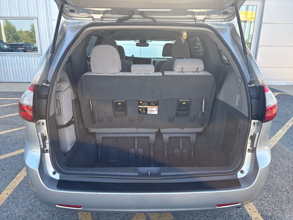 Used 2020 Toyota Sienna LE FWD image 23