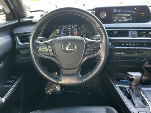Used 2019 Lexus UX 200 w/ Premium Package FWD image 18