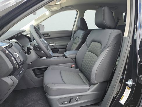 New 2026 Nissan Pathfinder SV image 10