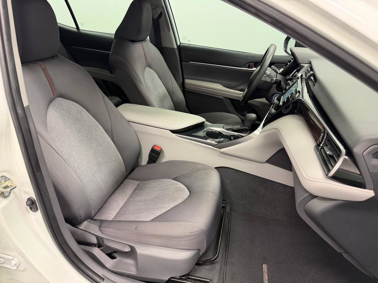Used 2020 Toyota Camry LE FWD image 13