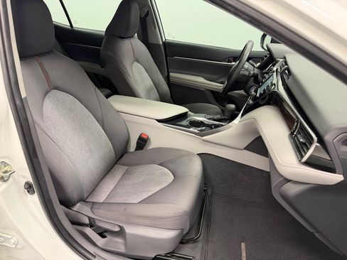 Used 2020 Toyota Camry LE FWD image 13