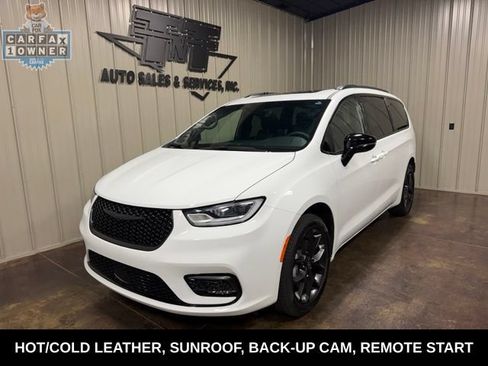 Used 2025 Chrysler Pacifica Limited AWD/4WD image 1