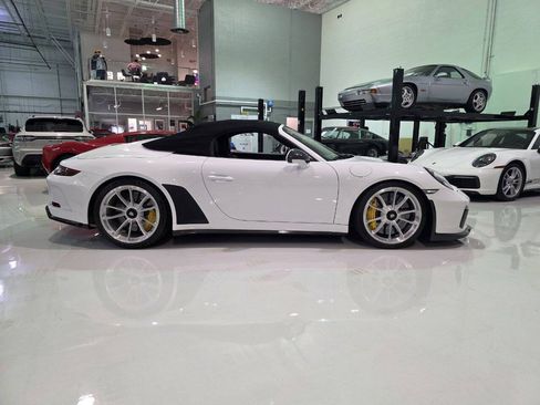 Used 2019 Porsche 911 Speedster RWD image 3