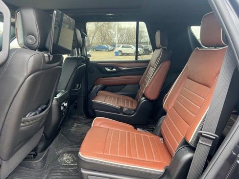 Used 2024 GMC Yukon Denali Ultimate AWD/4WD image 17