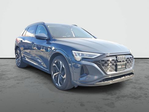 Used 2024 Audi Q8 e-tron Premium Plus image 2