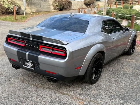 Used 2015 Dodge Challenger SRT w/ Technology Group image 3