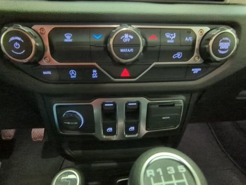 Used 2025 Jeep Wrangler Sport AWD/4WD image 27