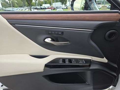 Used 2025 Lexus ES 350 w/ Premium Package FWD image 11
