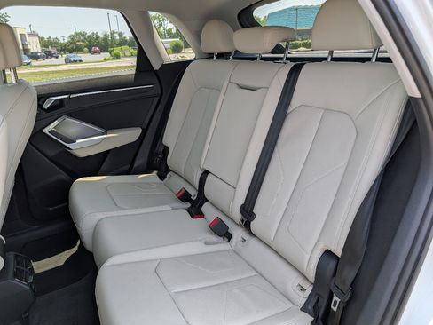 Used 2020 Audi Q3 2.0T Premium Plus AWD/4WD image 18