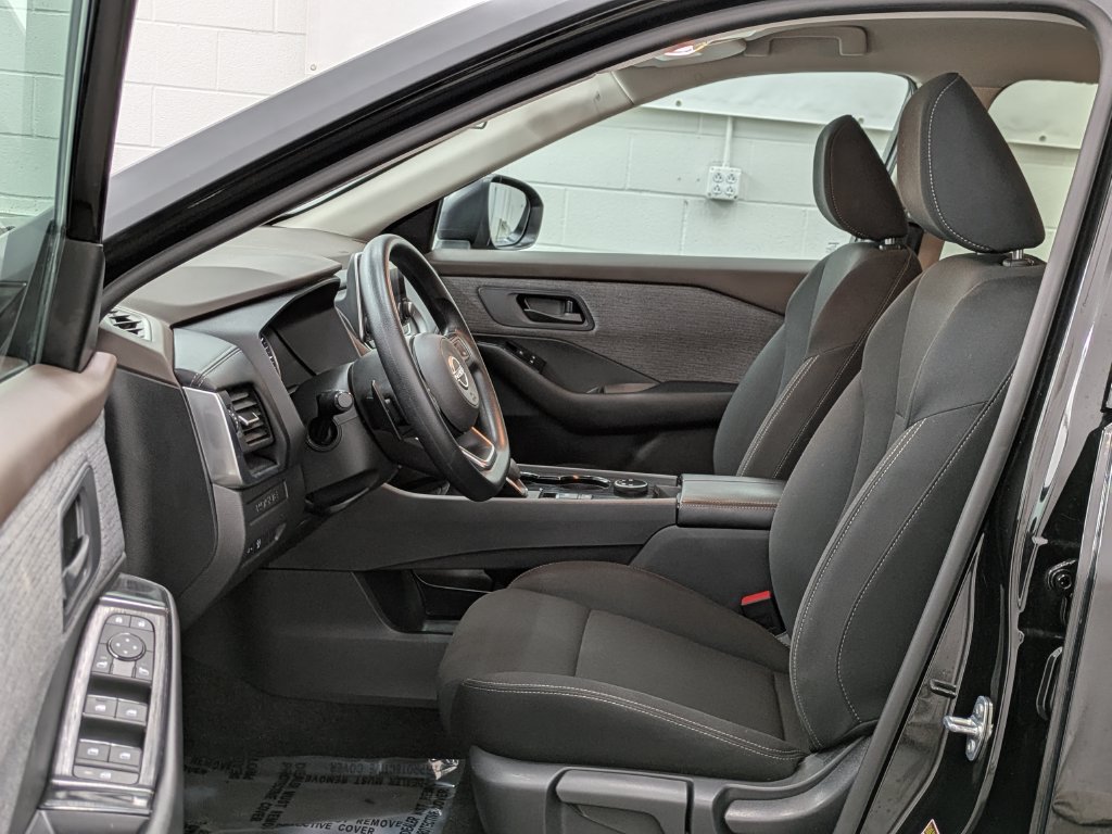 Used 2023 Nissan Rogue S AWD/4WD image 3