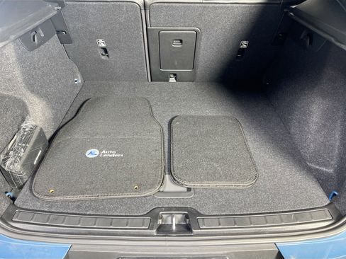 Used 2023 Volvo XC40 B5 Core w/ Convenience Package image 23