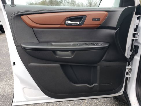 Used 2016 Chevrolet Traverse LT image 12