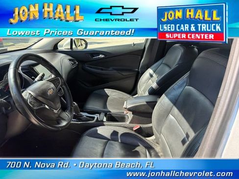 Used 2018 Chevrolet Cruze Premier FWD image 17