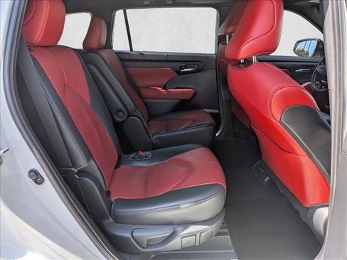 Used 2021 Toyota Highlander XSE FWD image 21