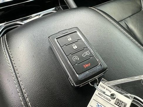 Used 2022 Jeep Grand Cherokee L Limited AWD/4WD image 2
