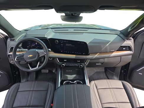 Used 2025 Chevrolet Tahoe High Country AWD/4WD image 9