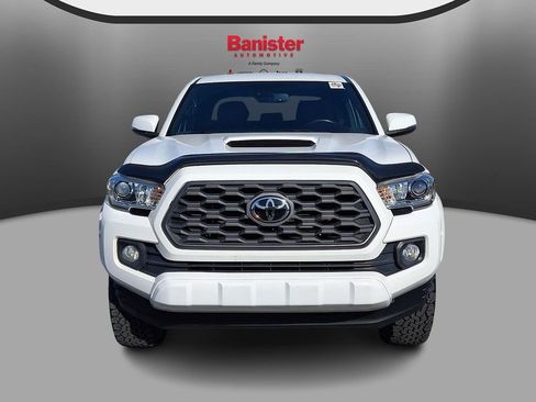 Used 2020 Toyota Tacoma TRD Sport image 2