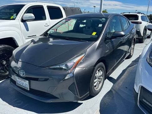 Used 2017 Toyota Prius Two w/ Prius Two Safety Plus Package FWD image 2