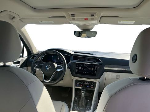 Used 2023 Volkswagen Tiguan SE w/ Panoramic Sunroof Package image 21