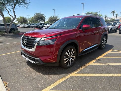 Certified 2025 Nissan Pathfinder Platinum w/ Cargo Package FWD image 1