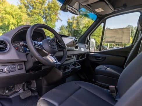 New 2025 Mercedes-Benz Sprinter 2500 image 4