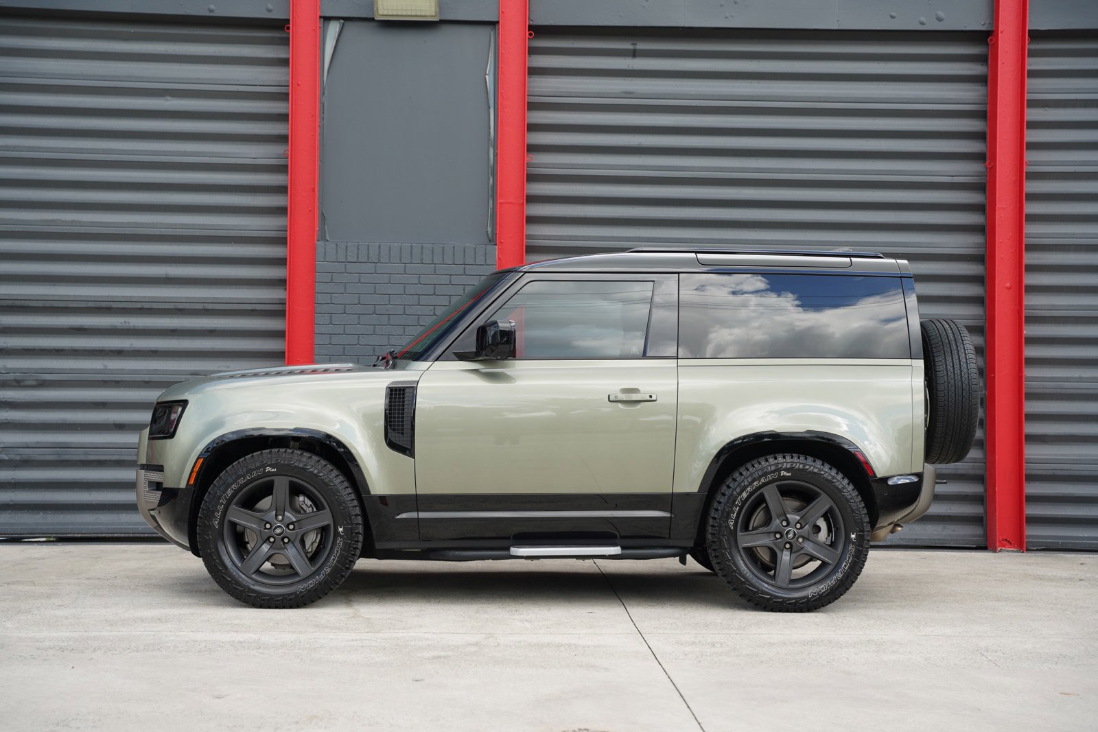 Used 2024 Land Rover Defender 90 X-Dynamic SE AWD/4WD image 6
