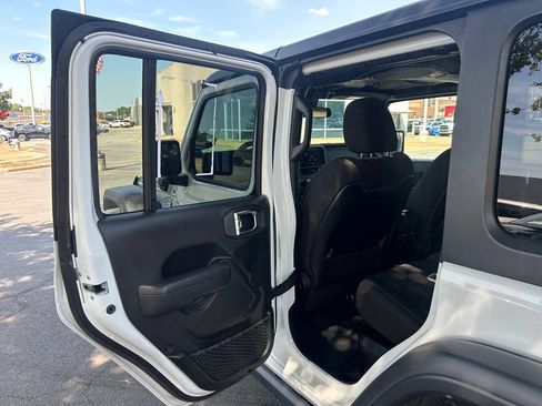 Used 2025 Jeep Wrangler Unlimited Rubicon 4xe w/ Convenience Group AWD/4WD image 27