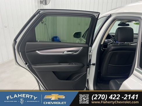 Used 2018 Cadillac XT5 Luxury w/ Driver Awareness Package image 10