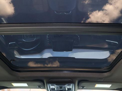 Used 2023 GMC Yukon XL SLT w/ SLT Premium Package RWD image 13