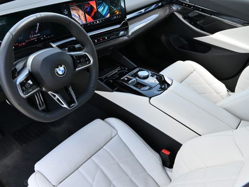Used 2026 BMW 540i xDrive w/ M Sport Package AWD/4WD image 14