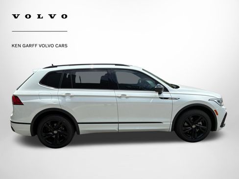 Used 2023 Volkswagen Tiguan SE R-Line AWD/4WD image 2