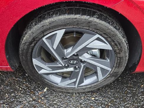 Certified 2025 Hyundai Elantra SEL FWD image 9