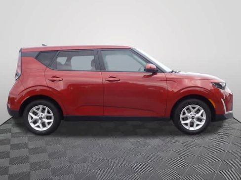 Used 2024 Kia Soul LX w/ Option Group 015 FWD image 4