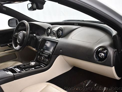 Used 2015 Jaguar XJ image 11